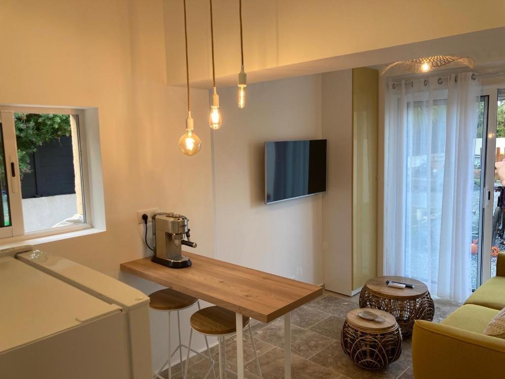 Charmant Studio Dans Villa - Parking - Jardin La Seyne-sur-Mer Eksteriør billede