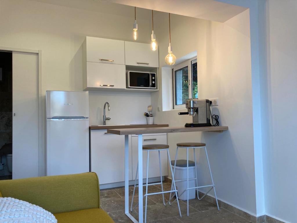 Charmant Studio Dans Villa - Parking - Jardin La Seyne-sur-Mer Eksteriør billede